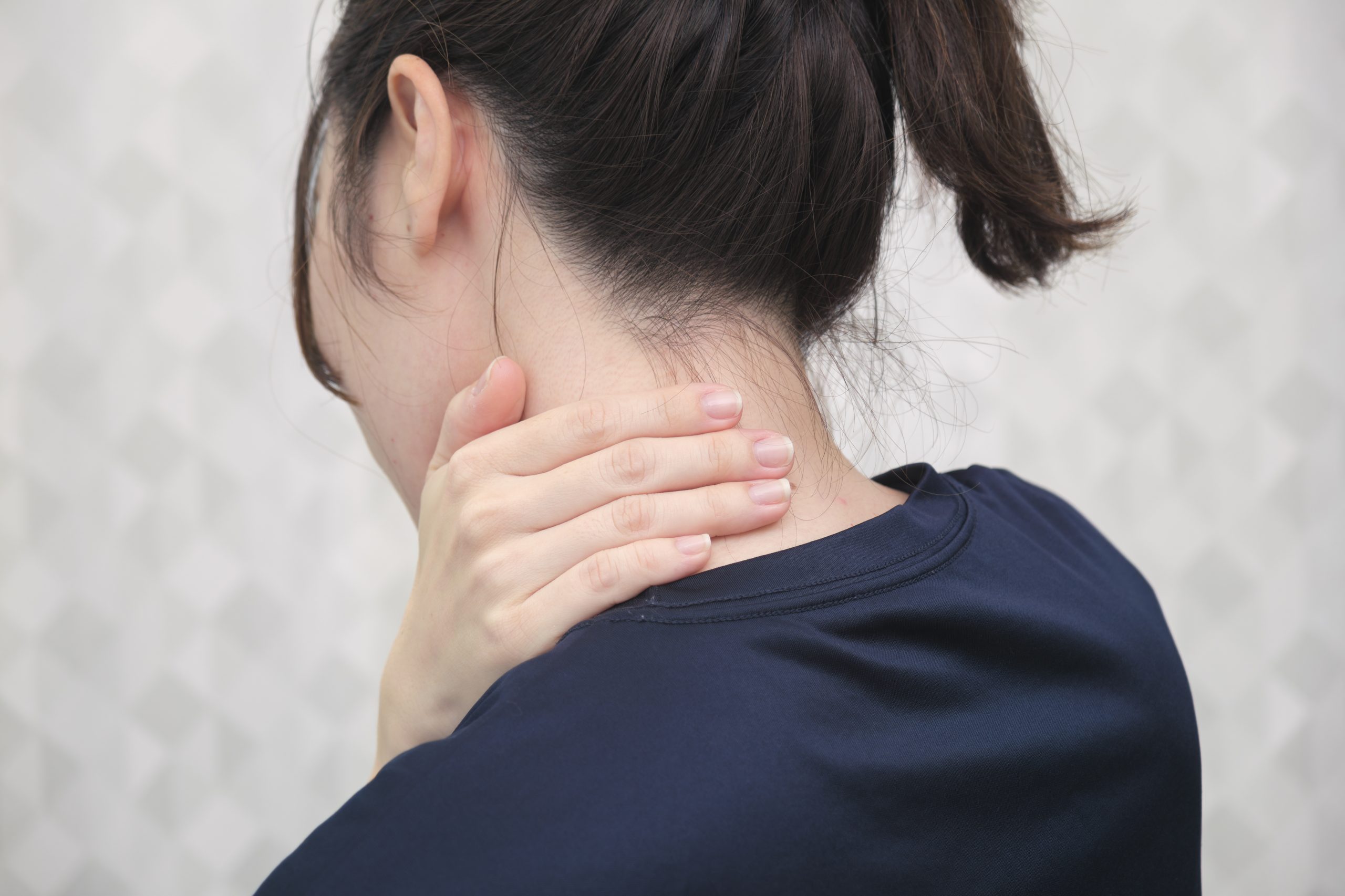 寝違えの治し方】那覇久茂地の宮スポーツ鍼灸整骨院が徹底解説