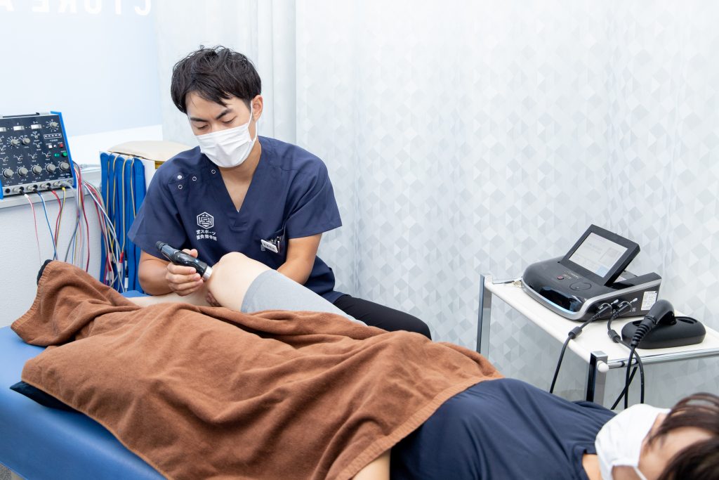 宮スポーツ鍼灸整骨院での膝痛リハビリの様子